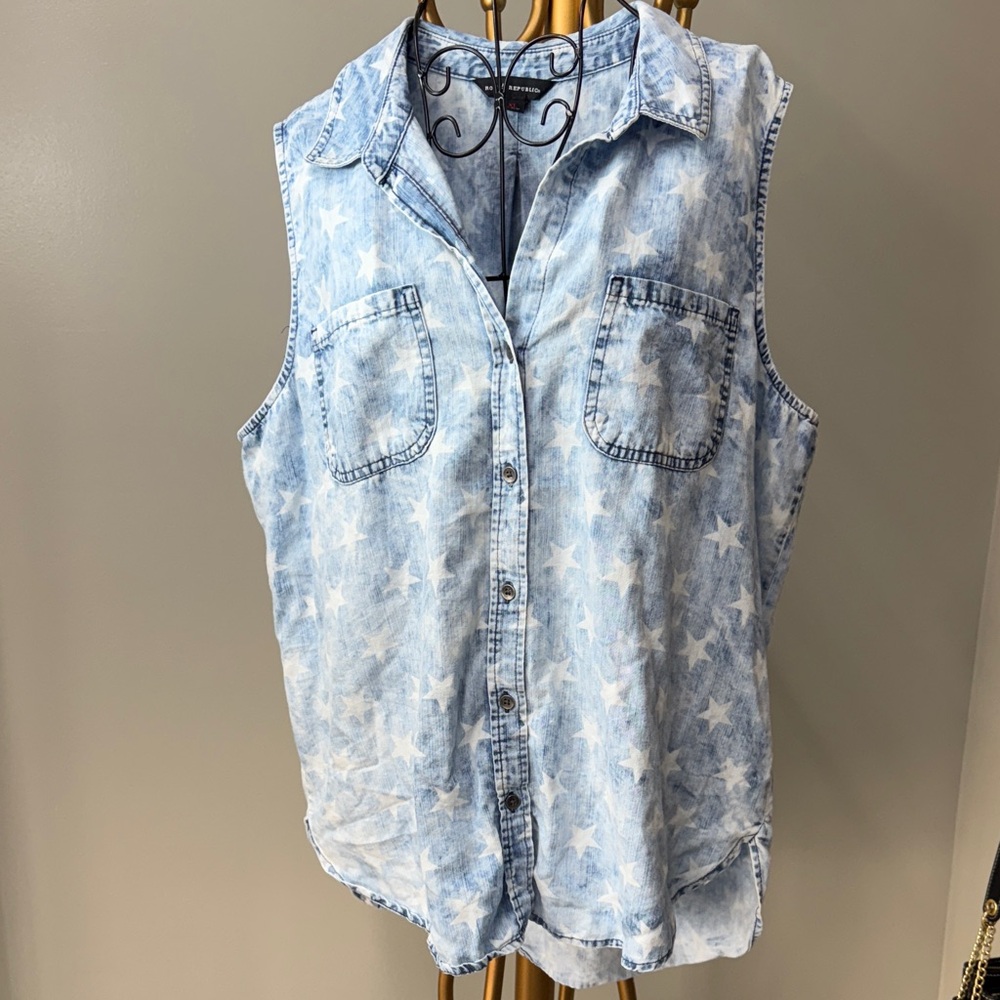 Rock & Republic Denim Sleeveless Star Print Top